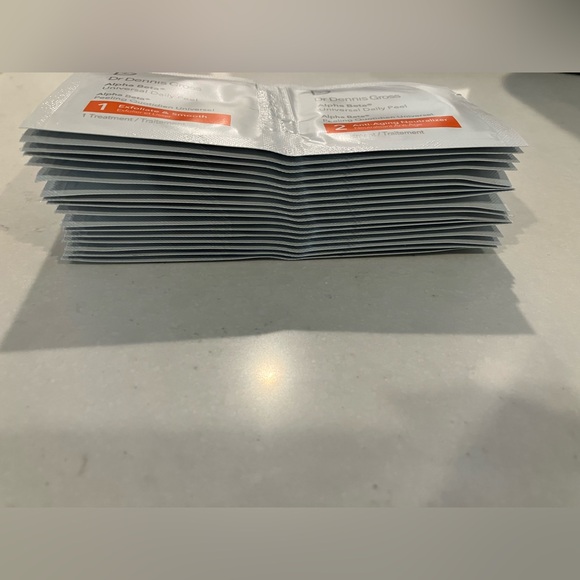 Dr. Dennis Gross Alpha Beta Universal Daily Peel (set of 17 available) - Picture 5 of 6